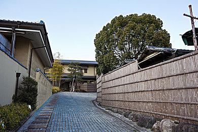 “逆城市”建设类游戏《伊始之地》新演示 3月29日发售